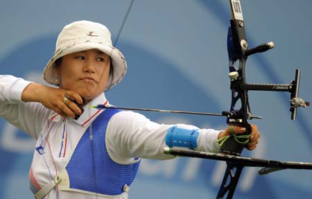 Joo Hyun-Jung of South Korea competes during the women's team 1/4 elimination of archery at Beijing 2008 Olympic Games in Beijing, China, Aug. 10, 2008. The South Korean team composed of Park Sung-Hyun, Yun Ok-Hee and Joo Hyun-Jung set a new 24-arrow world record by shooting 231 points.