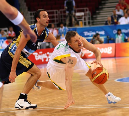 Ginobili (L), guard of Argentina steals the ball during Men's Preliminary Round Group A game 10 between Argentina and Lithuania of Beijing 2008 Olympic Games basketball event at the Beijing Olympic Basketball Gymnasium in Beijing, China, Aug. 10, 2008. Lithuania beat Argentina 79-75. (Xinhua/Meng Yongmin)