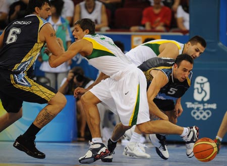Ginobili (R), guard of Argentina vies for the ball during Men's Preliminary Round Group A game 10 between Argentina and Lithuania of Beijing 2008 Olympic Games basketball event at the Beijing Olympic Basketball Gymnasium in Beijing, China, Aug. 10, 2008. Lithuania beat Argentina 79-75. (Xinhua/Meng Yongmin) 
