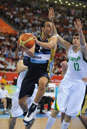 Ginobili (L), guard of Argentina passes the ball during Men's Preliminary Round Group A game 10 between Argentina and Lithuania of Beijing 2008 Olympic Games basketball event at the Beijing Olympic Basketball Gymnasium in Beijing, China, Aug. 10, 2008. Lithuania beat Argentina 79-75. (Xinhua/Li Jundong)