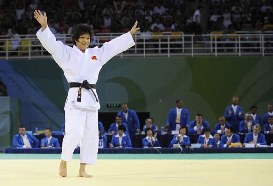 Xian Dongmei of China celebrates after defeating An Kum Ae of the Democratic People’s Republic of Korea during the women -52 kg final of judo at the Beijing Olympics in Beijing, China, Aug. 10, 2008. Xian Dongmei gained the gold medal of the event.