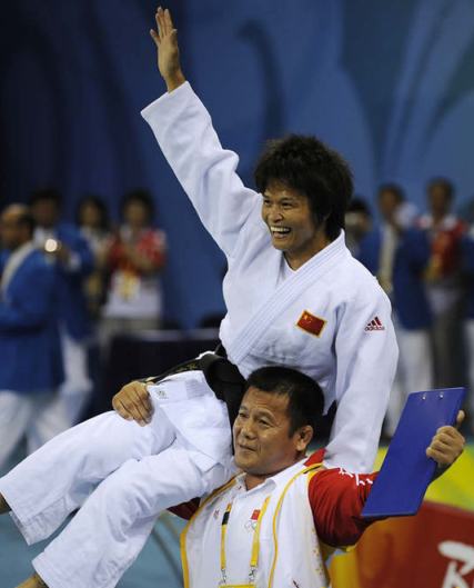 Xian Dongmei of China celebrates after defeating An Kum Ae of the Democratic People’s Republic of Korea during the women -52 kg final of judo at the Beijing Olympics in Beijing, China, Aug. 10, 2008. Xian Dongmei gained the gold medal of the event.