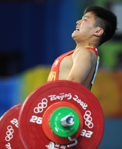 Long Qingquan won the gold medal in men&apos;s 56kg weightlifting final. Long Qingguan, born in 1990, is the youngest participents in weightlifhting events of this Olympics. And his medal is China&apos;s 6th gold medal so far. 