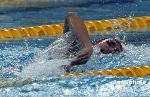 Zhang Lin wins the Men's 400m Freestyle silver medal with a time of 3:42.44 on August 10. It was the first medal won by the Chinese swimming team in the Beijing Olympics.[Du Yang/Chinanews.com]