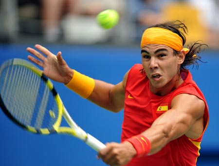 Rafael Nadal of Spain returns a hit against Potito Starace of Italy in the first round of the men&apos;s singles of the Olympic tennis competition in Beijing, China, Aug. 11, 2008. Nadal beat Starace 2-1. (Xinhua/Wang Yuguo)