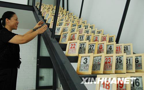 Xu Lingzhi displays her art made by waste objects in Truecolor Museum in Suzhou on Sunday, August 10, 2008. [Xinhua]