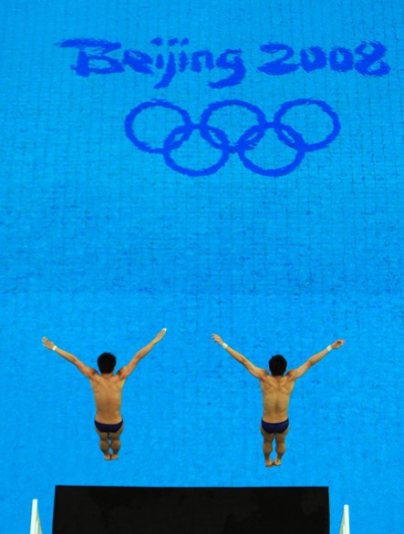 Chinese teenager divers Lin Yue and Huo Liang pose on the podium at the awarding ceremony of the men&apos;s 10-meter platform synchronized diving at the Beijing 2008 Olympic Games in the National Aquatics Center, also known as the Water Cube in Beijing, China, Aug. 11, 2008. Chinese team won the gold medal in the event with a score of 468.18 points.