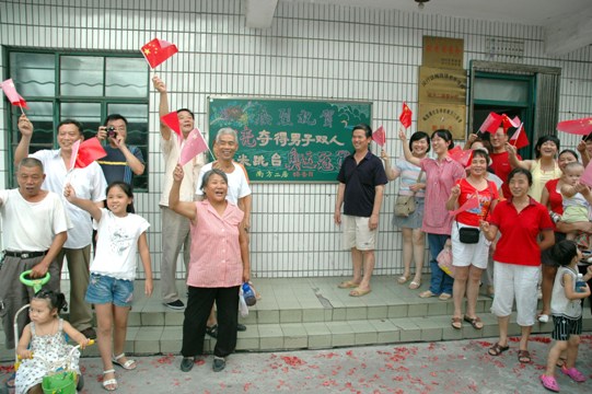 Huo Liang&apos;s neighbourhood also regard him as the community&apos;s hero.