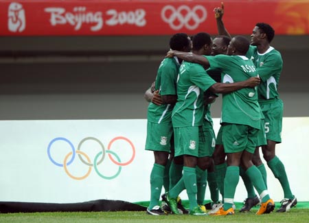 Players of Nigeria celebrate the goal during Men's First Round Group B Match 11 between Nigeria and Japan of Beijing 2008 Olympic Games football event at TJ Olympic Center Stadium in Tianjin, an Olympic co-host city in north China, Aug. 10, 2008. Nigeria beat Japan 2-1. (Xinhua/Yang Zongyou) 