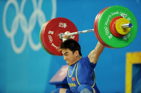  Liao Hui of China takes a snatch lift during the men's 69kg final of weightlifting at Beijing 2008 Olympic Games in Beijing, China, Aug. 12, 2008. Liao won the gold medal with a total of 348 kilos.