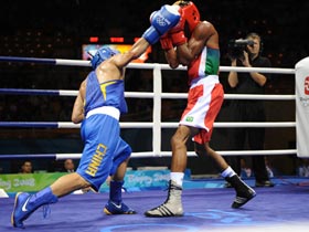 Li Yang (L) of China delivers a side hook during Men's Feather (57kg) round of 32 between Brazil's Conceisao Robson and China's Li Yang of Beijing 2008 Olympic Games boxing event at Workers' Gymnasium in Beijing, China, Aug. 11, 2008. Li Yang beat Conceisao Robson 12-4. [Xinhua]