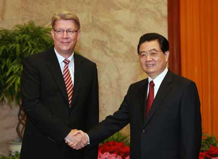 Chinese President Hu Jintao (R) shakes hands with President of Latvia Valdis Zatlers during their meeting in Beijing, China, Aug. 11, 2008. Valdis Zatlers attended the opening ceremony of the Beijing Olympic Games on Aug. 8. 