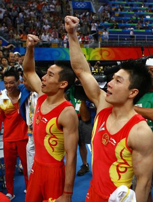 China&apos;s Li Xiaopeng (R) and Xiao Qin jubilate after gymnastics artistic men&apos;s team final of the Beijing 2008 Olympic Games at National Indoor Stadium in Beijing, China, Aug. 12, 2008. The Chinese team claimed the title of the event with 286.125 points. (Xinhua/Ren Long) 