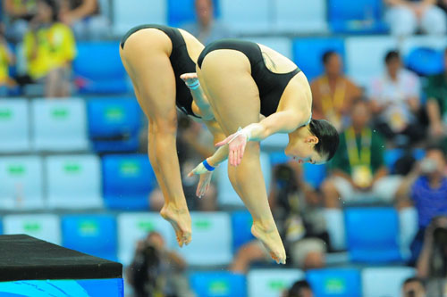 Chinese Wang Xin/Chen Ruolin won the women's synchronized platform diving gold medal with 363.54 points at the Olympic Games on Tuesday.