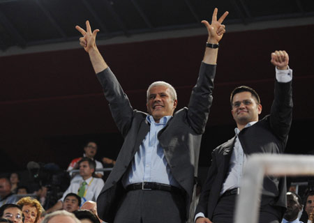 Serbian President Boris Tadic (L) waves to the Olympic delegation of Serbia at the opening ceremony of the Beijing Olympics in the National Stadium in north Beijing, China, Aug. 8, 2008. (Xinhua/Zhao Peng) 