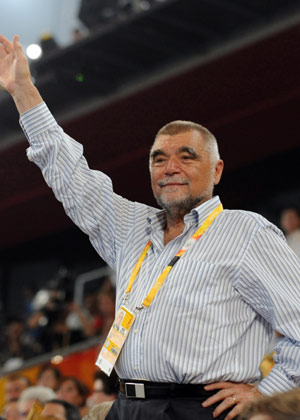 Croatian President Stjepan Mesic waves to the Olympic delegation of Croatia at the opening ceremony of the Beijing Olympics in the National Stadium in north Beijing, China, Aug. 8, 2008. (Xinhua/Huang Jingwen)