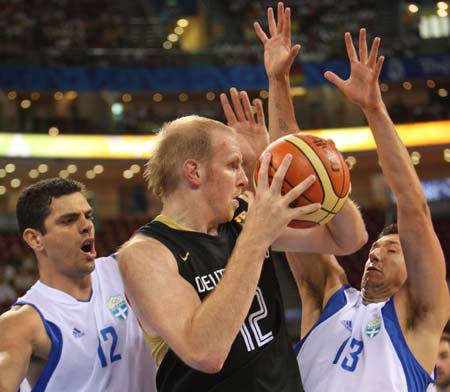 Christopher Kaman (C) of Germany attacks under the basket during Men's Preliminary Round Group B-Game 21 between Germany and Greece of Beijing 2008 Olympic Games basketball event at the Beijing Olympic Basketball Gymnasium in Beijing, China, Aug. 12, 2008. Greece beat Germany 87-64. 