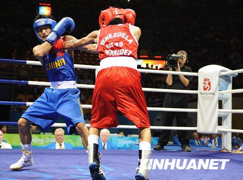 Zou Shiming defeated Venezuelan Eduard Bermudez Salas during Men's light flyweight (48kg) round of 16 at the Beijing Olympic Games boxing event in Beijing, China, Aug 13, 2008.