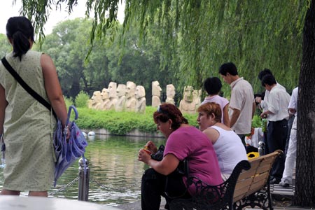 Tourists visit the Beijing World Park in Beijing, capital of China, Aug. 12, 2008. About 2,000 tourists from home and abroad visit the park per day during the Beijing Olympics.[Xinhua]