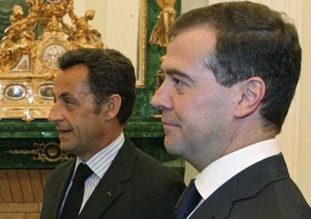 Russia's President Dmitry Medvedev (R) and France's President Nicolas Sarkozy meet in Moscow's Kremlin, Aug. 12, 2008. 