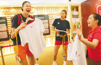 Chinese volleyball player Zhao Ruirui and her fellow players get environmental friendly T-shirts in the Olympic Village in Beijing on August 4. 