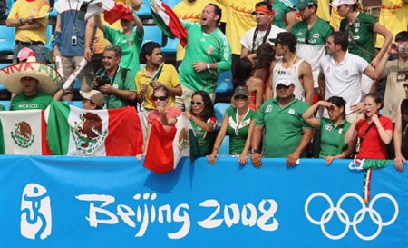 Mexico's supporters cheer for their team in the women's preliminary beach volleyball match against Greece at the 2008 Beijing Olympic Games on August 12, 2008.[AFP]