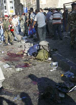 Soldiers inspect the area following a bomb blast in the port city of Tripoli in north Lebanon Aug. 13, 2008. (Xinhua/Reuters Photo)