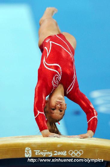 Shawn Johnson of the United States performs the vault during gymnastics artistic women&apos;s team final of the Beijing 2008 Olympic Games at National Indoor Stadium in Beijing, China, Aug. 13, 2008. (Xinhua/Wang Lei