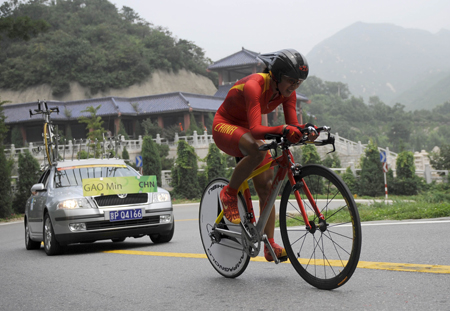 Gao Min of China rides during the women&apos;s individual time trial of the Beijing 2008 Olympic Games cycling event in Beijing, China, Aug. 13, 2008. Gao finished the 23.5km course with a total time of 37:15.23 and ranked 17th in the event.