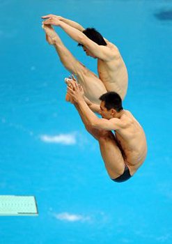China wins men's synchro springboard diving