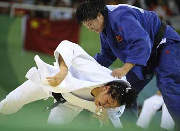 Yang of China wins women's 78kg judo gold at Beijing Olympics. [Xinhua]