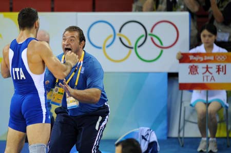 Andrea Minguzzi (L) of Italy celebrates after beating Zoltan Fodor of Hungary during the men's Greco-Roman 84kg final at the Beijing 2008 Olympic Games wrestling event in Beijing, China, Aug. 14, 2008. Andrea Minguzzi won the bout and grabbed the gold medal. 
