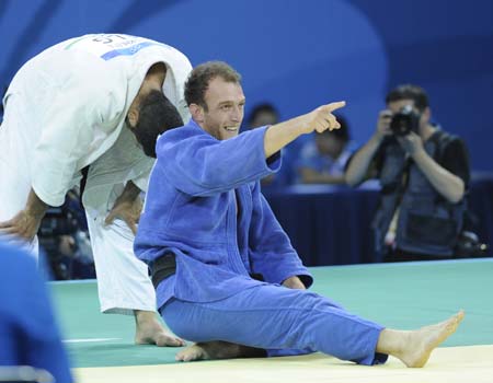 Irakli Tsirekidze (blue) of Georgia reacts after beating Amar Benikhlef of Algeria in men's 90kg final of the Beijing 2008 Olympic Games Judo event in Beijing, China, Aug. 13, 2008.