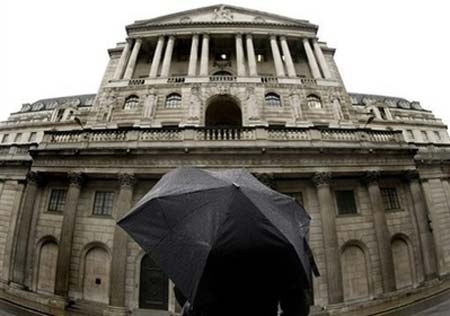 The Bank of England building in central London. Output growth in the United Kingdom eased in the second quarter and the central bank projects on Wednesday that the economy is facing further slowing in the third quarter, even a flat grow in the coming two years. (Xinhua/AFP file Photo)