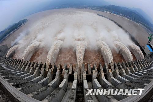 Flood water is released through giant sluice gates of the Three Gorges Dam on the Yangtze River on Wednesday, August 13, 2008. This is the largest volume of water released through Three Gorges Dam to lower water levels since the start of the flood season this year. The release has caused water levels in the middle and lower reaches of the Yangtze River to rise. [Photo: Xinhua]