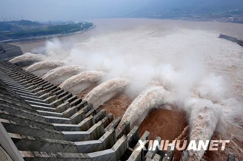 Flood water is released through giant sluice gates of the Three Gorges Dam on the Yangtze River on Wednesday, August 13, 2008. This is the largest volume of water released through Three Gorges Dam to lower water levels since the start of the flood season. The release has caused water levels in the middle and lower reaches of the Yangtze River to rise. [Photo: Xinhua] 