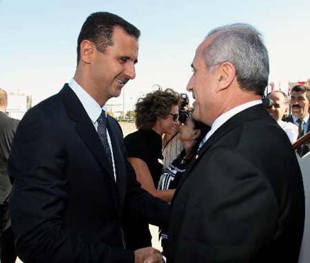 Syrian President Bashar al-Assad (R) shakes hands with his visiting Lebanese counterpart Michel Sleiman during their meeting at the Al-Shaab Presidential Palace in Damascus August 13, 2008. (Xinhua/AFP Photo)