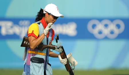 Wei Ning of China competes during the women's skeet qualification at Beijing 2008 Olympic Games in Beijing, China, Aug. 14, 2008. The women's skeet final will be held on Thursday afternoon. [Li Ga/Xinhua] 