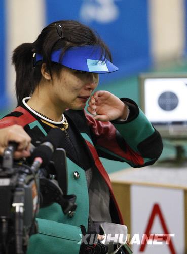 Du Li of China cries after winning the women's 50m rifle 3 pos. final at Beijing 2008 Olympic Games in Beijing, China, Aug 14, 2008. Du claimed the title in this event. [Xinhua]