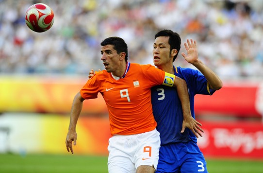 Forward Gerald Sibon duly slammed in a penalty in the second half to send the Netherlands into the quarterfinals of the men's Olympic soccer on Aug 14. The Dutch was awarded the penalty kick in the 73rd minute, after Liverpool's Ryan Babel was hauled down at the edge of the area by midfielder Keisuke Honda. [Xinhua]