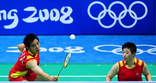 He Hanbin and Yu Yang become the sole Chinese pair to reach the badminton mixed doubles semifinals at the Olympic Games on August 14. They beat Robert Mateusiak and Nadiezda Kostiuczyk of Poland 22-20, 23-21. The other Chinese mixed doubles Gao Ling and Zheng Bo were eliminated early in the first round on August 13. [Xinhua]