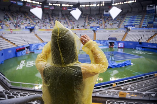 Heavy rain interrupts the tennis match of the Olympics. Besides, outdoor competitions like baseball and softball are also amongst the directly affected by the weather [Xinhua]
