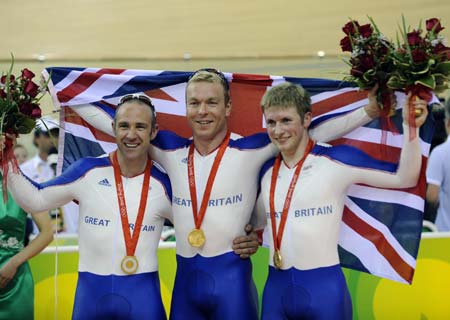 Chris Hoy (C), Jason Kenny (R) and Jamie Staff, cyclists of the British team, celebrate during the awarding ceremony of the men’s team sprint of the Beijing 2008 Olympic cycling-track event at the Laoshan Velodrome in Beijing, China, Aug. 15, 2008. The team of Great Britain ranked first in the finals 1-2 with a total time of 43.128 seconds and won the gold medal of the event. [Zhang Duo/Xinhua] 