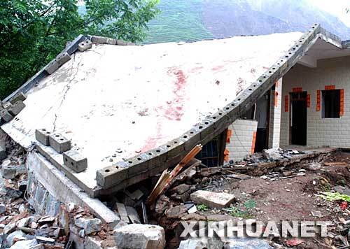 The flood that plagued southwest China's Yunnan Province has triggered many cave-ins, landslides and mudslides, leaving 147 hidden geological disasters and threatening the safety of about 1,980 people. 