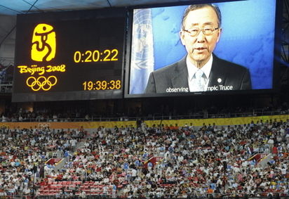 UN Secretary General Ban Ki-Moon speaks on a giant television screen prior to the opening ceremony of the 2008 Beijing Olympic Games in Beijing on August 8, 2008. [Agencies] 