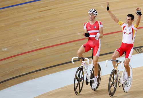 Photos: Joan Llaneras of Spain wins Cycling Track Men's Points Race gold