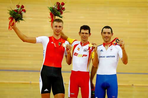 Photos: Joan Llaneras of Spain wins Cycling Track Men's Points Race gold