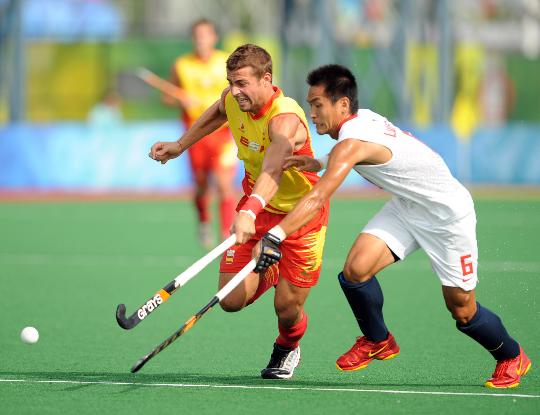 China, with an early 1-0 lead, suffered their third straight defeat against Spain in the Olympic men's hockey tournament in Beijing on Friday. 