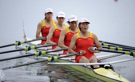 Tang Bin, Jin Ziwei, Xi Aihua and Zhang Yangyang of China scull strokes during Women's Quadruple Sculls Final A of Beijing 2008 Olympic Games rowing event at Shunyi Rowing-Canoeing Park in Beijing, China, Aug. 17, 2008. The Chinese team won the gold medal of the event. [Xinhua]