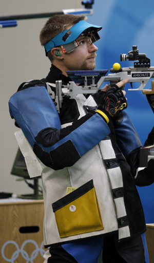 Matthew Emmons of the United States competes during the men's 50m rifle 3 positions final of the Beijing 2008 Olympic Games Shooting event in Beijing, China, Aug. 17, 2008. Matthew Emmons won the 4th with a total of 1270.3. [Bao Feifei/Xinhua]